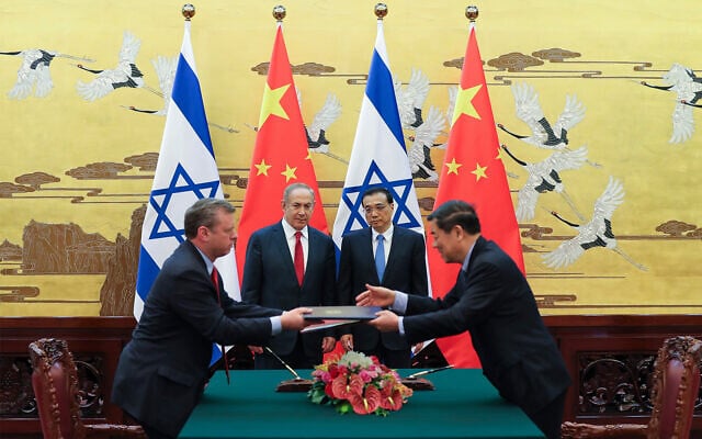 Prime Minister Benjamin Netanyahu, center left, and Chinese Premier Li Keqiang, center right, attend a signing ceremony at the Great Hall of the People in Beijing, March 20, 2017. (Lintao Zhang/Pool Photo via AP) Prime Minister Benjamin Netanyahu, center left, and Chinese Premier Li Keqiang, center right, attend a signing ceremony at the Great Hall of the People in Beijing, March 20, 2017. (Lintao Zhang/Pool Photo via AP)