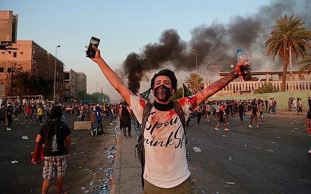 Anti-government protesters set fires and block a street during a demonstration in Baghdad, Iraq, October 3, 2019. (AP Photo/Hadi Mizban) Anti-government protesters set fires and block a street during a demonstration in Baghdad, Iraq, October 3, 2019. (AP Photo/Hadi Mizban)