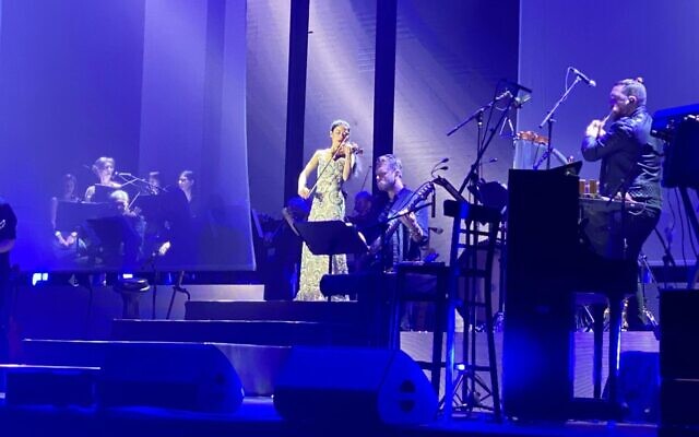 Violinist Vanessa-Mae performs at Tel Aviv's Heichal Menora on October 28, 2019. (Chai Shalom)