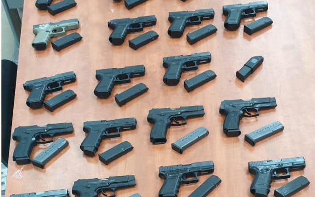 Guns captured during a smuggling attempt from Lebanon into Israel on September 14. 2019 (Israel Police) Guns captured during a smuggling attempt from Lebanon into Israel on September 14. 2019 (Israel Police)