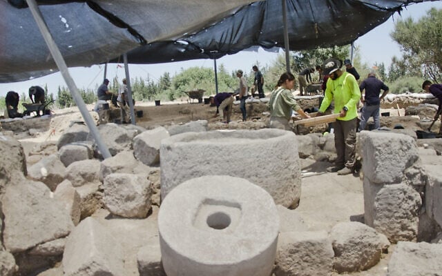 The oil press at Usha and some of the 15,000 pupils who participated in the archaeological excavations over the past year. (Yoli Schwartz, Israel Antiquities Authority) The oil press at Usha and some of the 15,000 pupils who participated in the archaeological excavations over the past year. (Yoli Schwartz, Israel Antiquities Authority)