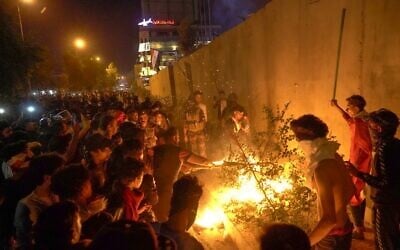 Iraqi demonstrators set tires ablaze near the wall surrounding the Iranian consulate in the city of Karbala, south of Iraq's capital Baghdad, during the night of November 3, 2019. (Mohammed SAWAF / AFP)