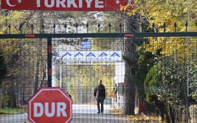 A man (C), allegedly an US citizen and a member of the Islamic State group (IS), who was deported by Turkish officials and rejected by Greek police, standing in a no man's land at the border between Turkey and Greece near Pazarkule, is seen from the Turkish side in Edirne, on November 11, 2019. (Photo by DHA / DHA / AFP) / Turkey OUT A man (C), allegedly an US citizen and a member of the Islamic State group (IS), who was deported by Turkish officials and rejected by Greek police, standing in a no man's land at the border between Turkey and Greece near Pazarkule, is seen from the Turkish side in Edirne, on November 11, 2019. (Photo by DHA / DHA / AFP) / Turkey OUT