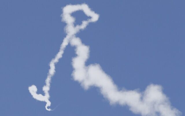 A smoke trail from an Israeli missile launched from the Iron Dome defence missile system, designed to intercept and destroy incoming short-range rockets and artillery shells, is seen above the southern Israeli city of Ashdod on November 12, 2019. (Jack GUEZ / AFP)