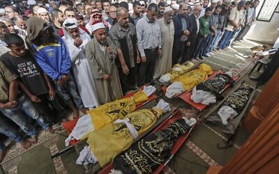 Palestinians attend the funeral procession of members of the same family who were killed in an Israeli airstrike, on November 14, 2019 in Deir al-Balah (MAHMUD HAMS / AFP)