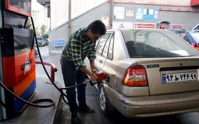 Iranians fill their vehicles at a gas station in Tehran, on November 15, 2019. (STR / AFP)