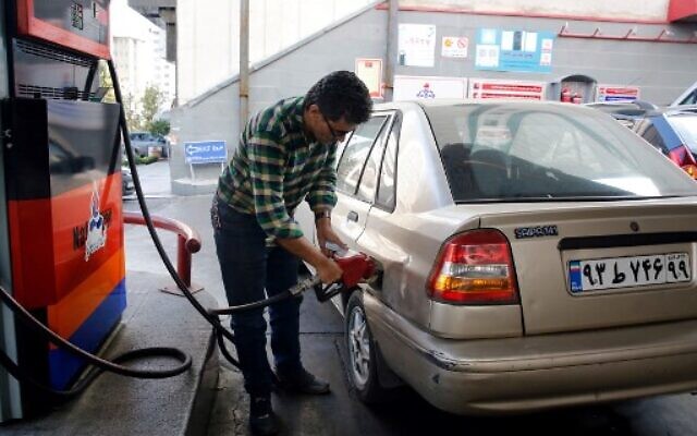 Iranians fill their vehicles at a gas station in Tehran, on November 15, 2019. (STR / AFP) Iranians fill their vehicles at a gas station in Tehran, on November 15, 2019. (STR / AFP)