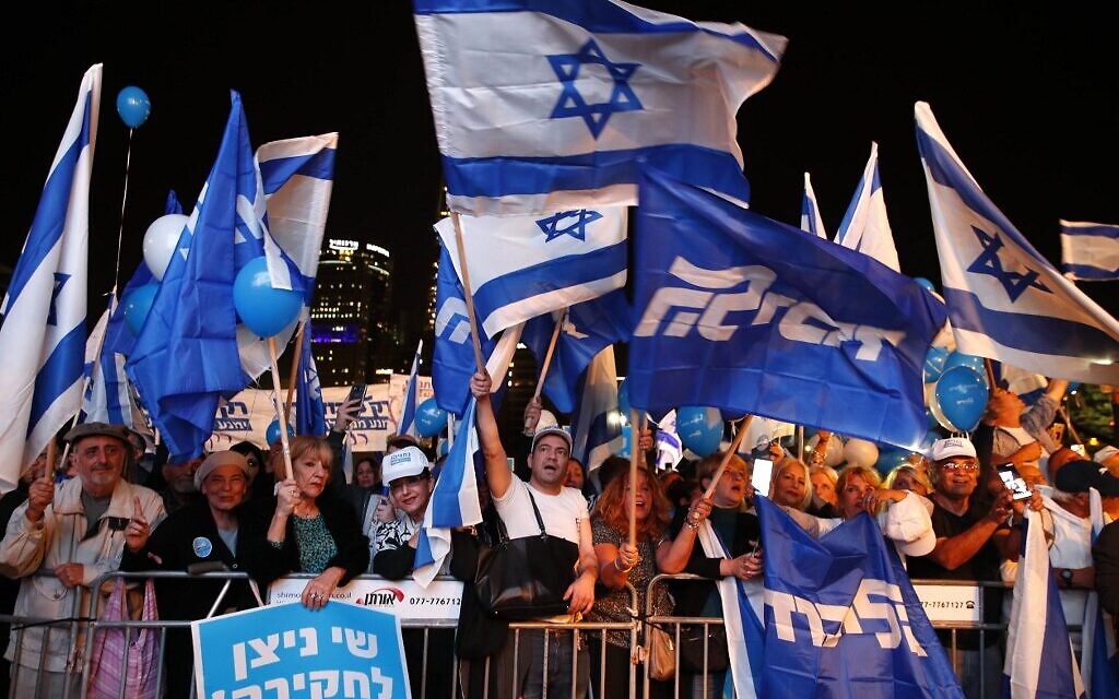 Supporters of Israeli Prime Minister Benjamin Netanyahu at a rally held under the banner 'protesting the coup' in Tel Aviv, on November 26, 2019. (Jack Guez/AFP)