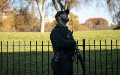 A member of the Uniformed U.S. Secret Service stands guard outside of the Brady Press Briefing Room at the White House on November 26, 2019 in Washington, DC. (Drew Angerer/Getty Images/AFP)
