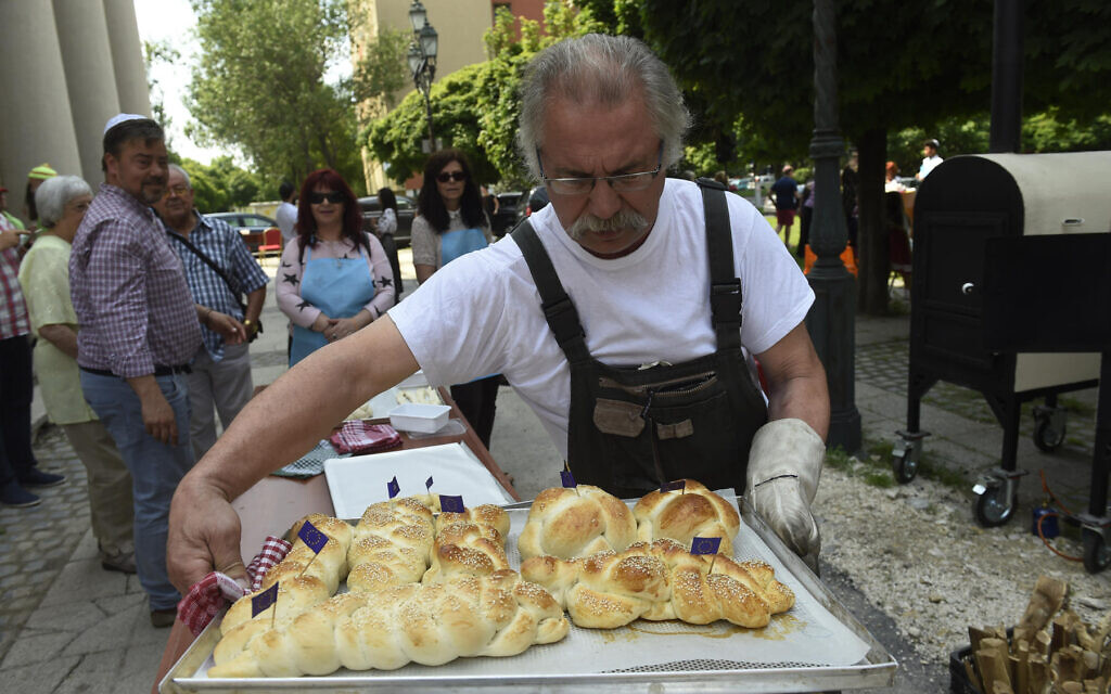 Hungarian Jews bake challah bread in front of the Obuda Synagogue in Budapest in 2018. (Zsolt Demecs/Courtesy of EMIH/via JTA)