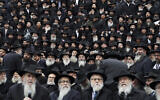 Chabad rabbis gather for an annual group photo outside of the Chabad-Yubavitch Worldwide headquarters as a part of the International Conference of Chabad-Lubavitch Emissaries in New York, November 24, 2019. (Emily Leshner/AP)