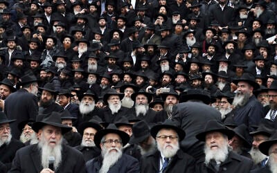 Chabad rabbis gather for an annual group photo outside of the Chabad-Yubavitch Worldwide headquarters as a part of the International Conference of Chabad-Lubavitch Emissaries in New York, November 24, 2019. (Emily Leshner/AP)