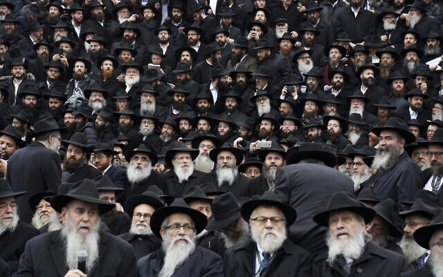Chabad rabbis gather for an annual group photo outside of the Chabad-Yubavitch Worldwide headquarters as a part of the International Conference of Chabad-Lubavitch Emissaries in New York, November 24, 2019. (Emily Leshner/AP) Chabad rabbis gather for an annual group photo outside of the Chabad-Yubavitch Worldwide headquarters as a part of the International Conference of Chabad-Lubavitch Emissaries in New York, November 24, 2019. (Emily Leshner/AP)