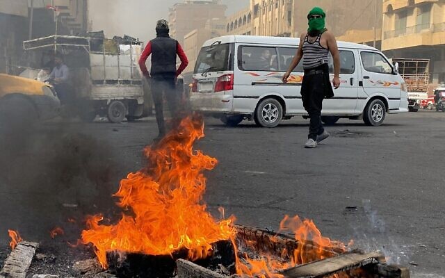 Anti-government protesters set fires to close streets during ongoing protests in Baghdad, Iraq, November 27, 2019. (AP Photo/Ali Abdul Hassan) Anti-government protesters set fires to close streets during ongoing protests in Baghdad, Iraq, November 27, 2019. (AP Photo/Ali Abdul Hassan)