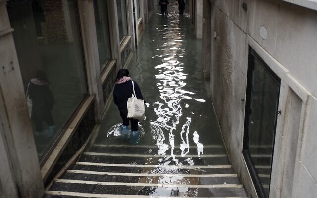 People wade their way through water in Venice, Italy, November 15, 2019 (AP Photo/Luca Bruno)