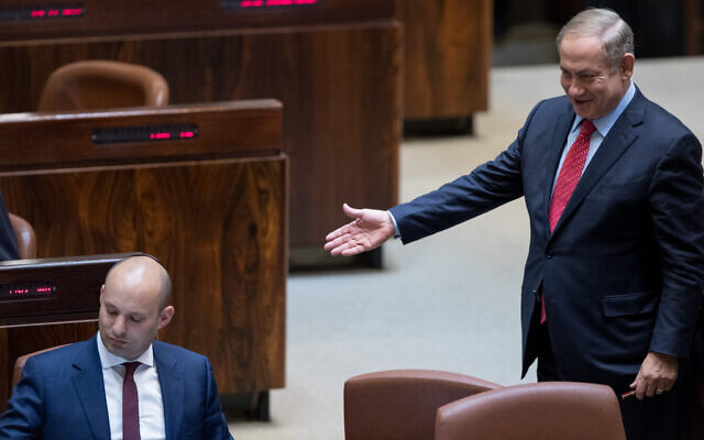 Prime Minister Benjamin Netanyahu (R) and then-Education Minister Naftali Bennett during a Knesset vote on December 21, 2016. (Yonatan Sindel/Flash90)