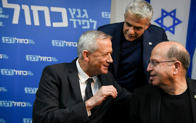 Members of the Blue White political party Benny Gantz (L), Moshe Yaalon and Yair Lapid hold a press conference at the party headquarters in Tel Aviv, on April 10, 2019. (Flash90)