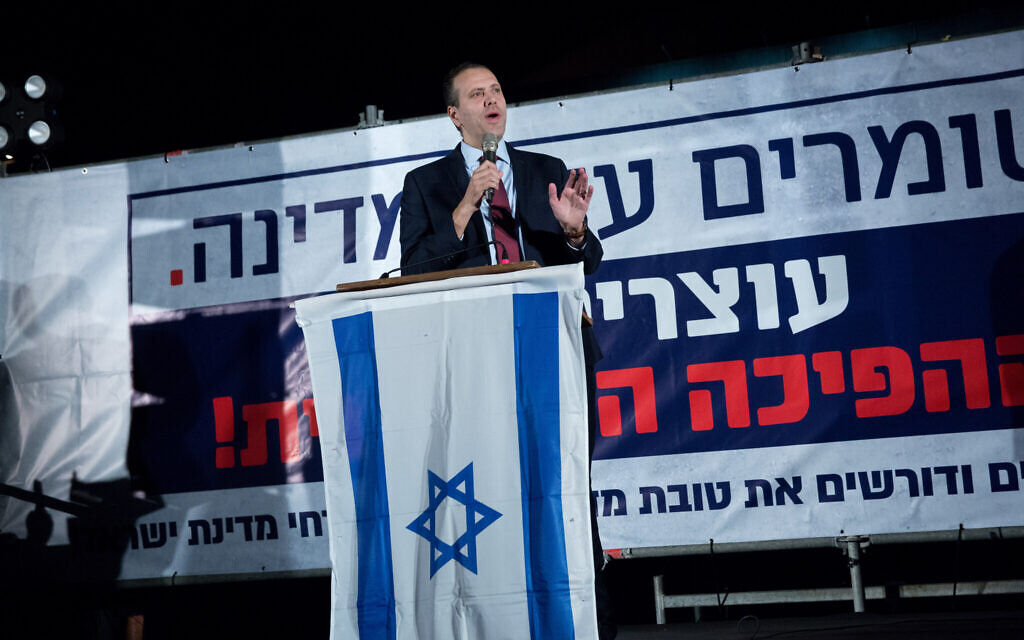 Likud MK Miki Zohar speaks during a rally in support of Prime Minister Benjamin Netanyahu in Tel Aviv on November 26, 2019. (Miriam Alster/Flash90)