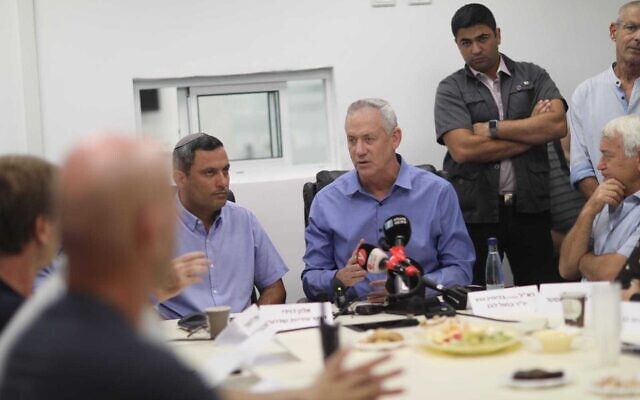 Blue and White party leader Benny Gantz meets with Sderot Mayor Alon Davidi on November 13, 2019. (Elad Malka) Blue and White party leader Benny Gantz meets with Sderot Mayor Alon Davidi on November 13, 2019. (Elad Malka)