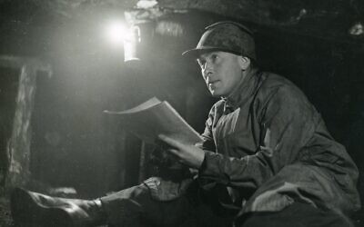 Josef Herman sketching underground. (Llew E. Morgan/ Flowers Gallery)