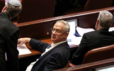 Blue and White leader Benny Gantz (C) looks on as he sits next to other MKs while the Knesset debates its dissolution late on December 11, 2019. (Gali TIBBON / AFP)