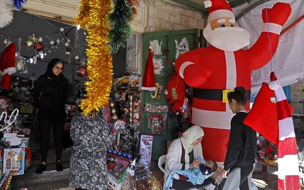 Christmas preparations in the northern Arab-Israeli city of Nazareth, December 20, 2019. (Menahem Kahana / AFP)