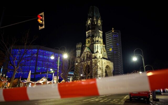 Police secure the area around the Breitscheidplatz near the Christmas market on December 21, 2019 in Berlin (Gregor Fischer / dpa / AFP)