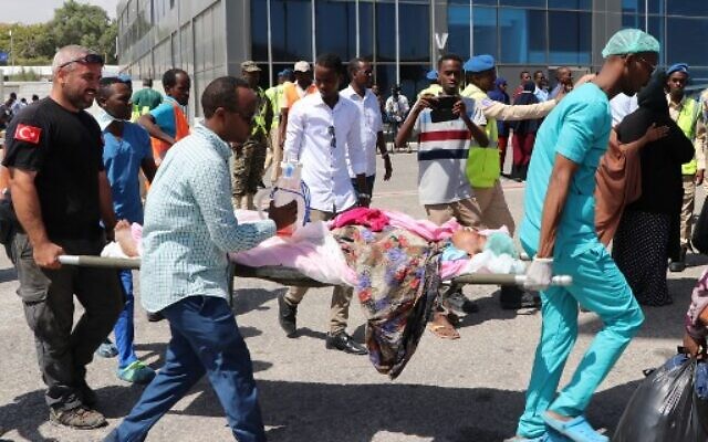 Rescue workers from Somalia and Turkey carry a woman on a stretcher , that was wounded in the December 28, 2019 car bomb explosion in Mogadishu, before being evacuated to Turkey for medical treatment, at the Adan Adde international airport in Mogadishu on December 29, 2019. (Photo by Abdirazak Hussein FARAH / AFP) Rescue workers from Somalia and Turkey carry a woman on a stretcher , that was wounded in the December 28, 2019 car bomb explosion in Mogadishu, before being evacuated to Turkey for medical treatment, at the Adan Adde international airport in Mogadishu on December 29, 2019. (Photo by Abdirazak Hussein FARAH / AFP)
