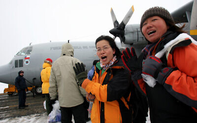 Illustrative: A Chilean Air Force C-130 aircraft at King George Island, Antarctica, November 24, 2007, rescues tourists from 14 nations after the MS Explorer struck an iceberg and sank (AP Photo/Ivan Alvarado, POOL)