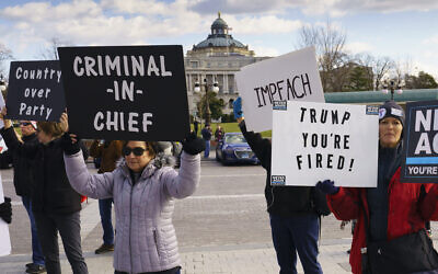 Anti-Trump protesters greet lawmakers as the Democratic-controlled House of Representatives debates impeachment charges against US President Donald Trump for abuse of power and obstruction of Congress, at the Capitol in Washington, December 18, 2019. (AP Photo/J. Scott Applewhite)