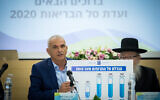 Finance Minister Moshe Kahlon, left, and Deputy Health Minister Yaakov Litzman attend a conference discussing the 2020 health budget at the Health Ministry, on September 1, 2019. (Yonatan Sindel/Flash90)