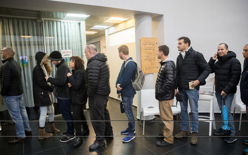 Likud party members at a voting station to cast their vote in primaries for the Likud leadership, in Tel Aviv, on December 26, 2019. (Yonatan Sindel/Flash90) Likud party members at a voting station to cast their vote in primaries for the Likud leadership, in Tel Aviv, on December 26, 2019. (Yonatan Sindel/Flash90)
