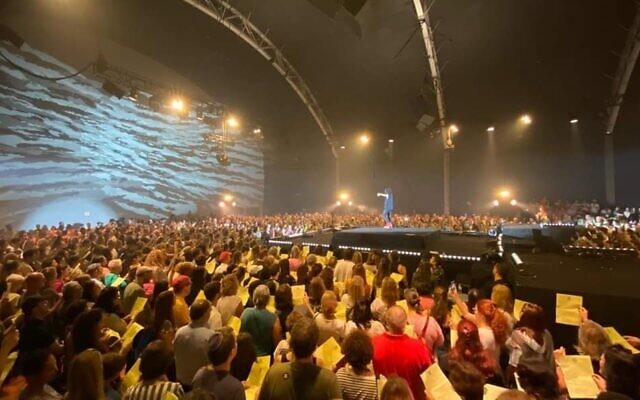 The Israeli initiative Koolulam practices with a Brazilian audience in Sao Paulo near the Estaiada Bridge, December 1, 2019. (Shahar Reznik/Koolulam via JTA) The Israeli initiative Koolulam practices with a Brazilian audience in Sao Paulo near the Estaiada Bridge, December 1, 2019. (Shahar Reznik/Koolulam via JTA)