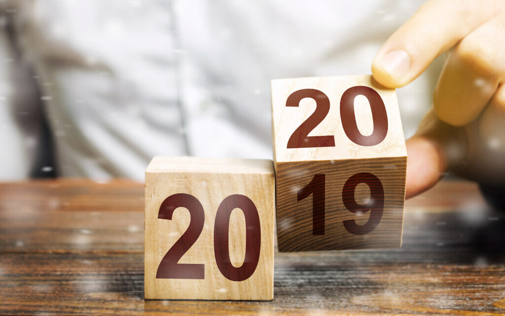 Illustrative image of the new year, end of the decade (Andrii Yalanskyi)