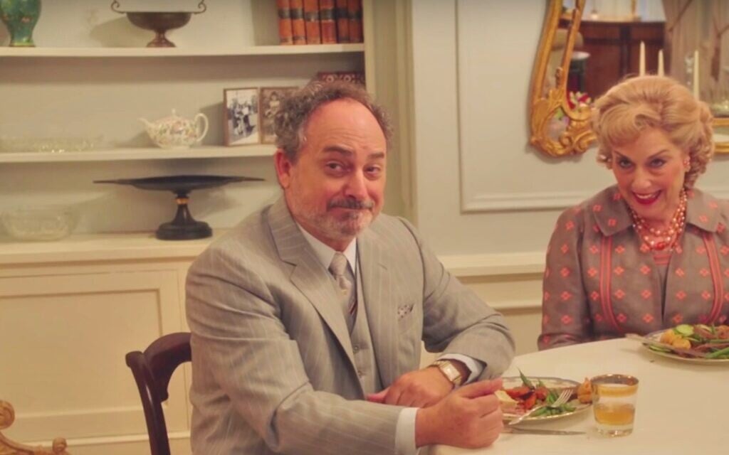 Kevin Pollak (left) and Caroline Aaron as Moishe and Shirley Maisel in 'The Marvelous Mrs. Maisel' (screenshot)