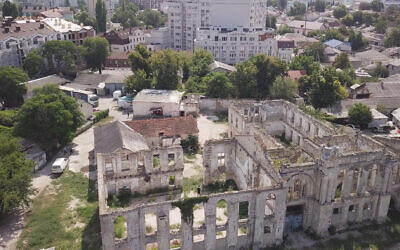 A ruined synagogue in Chisinau, Moldova (Cnaan Liphshiz/JTA)
