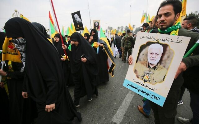 Supporters of the Hashed al-Shaabi paramilitary force and Iraq's Hezbollah brigades attend the funeral of Iranian military commander Qasem Soleimani and Iraqi paramilitary chief Abu Mahdi al-Muhandis (portrait) in Baghdad's district of al-Jadriya, in Baghdad's high-security Green Zone, on January 4, 2020 (Ahmad AL-RUBAYE / AFP) Supporters of the Hashed al-Shaabi paramilitary force and Iraq's Hezbollah brigades attend the funeral of Iranian military commander Qasem Soleimani and Iraqi paramilitary chief Abu Mahdi al-Muhandis (portrait) in Baghdad's district of al-Jadriya, in Baghdad's high-security Green Zone, on January 4, 2020 (Ahmad AL-RUBAYE / AFP)