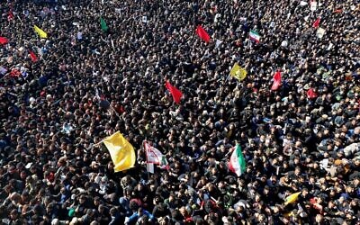 Iranian mourners gather during the final stage of funeral processions for slain top general Qassem Soleimani, in his hometown Kerman on January 7, 2020 (ATTA KENARE / AFP)