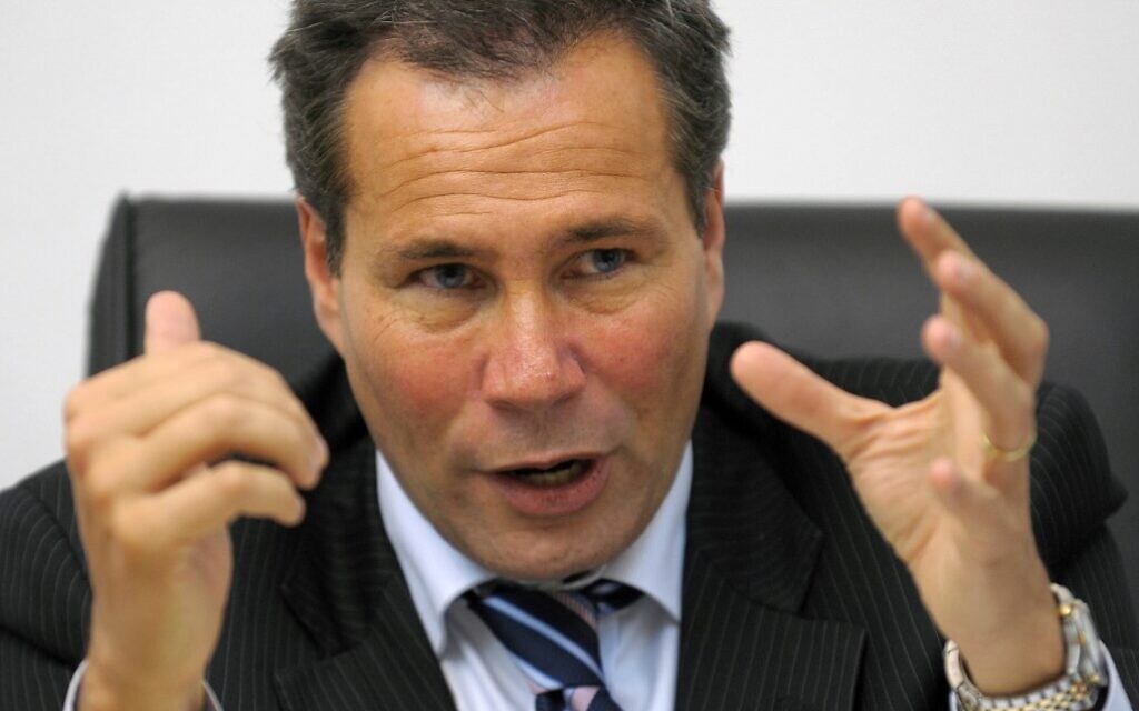 In this file photo taken on May 20, 2009 Argentina's Public Prosecutor Alberto Nisman gives a press conference in Buenos Aires. January 18 marks the fifth anniversary of the mysterious death of Nisman,who had accused Iran of the attack on the Jewish mutual AMIA in 1994 and had denounced ex-president Cristina Kirchner in the case (JUAN MABROMATA / AFP) In this file photo taken on May 20, 2009 Argentina's Public Prosecutor Alberto Nisman gives a press conference in Buenos Aires. January 18 marks the fifth anniversary of the mysterious death of Nisman,who had accused Iran of the attack on the Jewish mutual AMIA in 1994 and had denounced ex-president Cristina Kirchner in the case (JUAN MABROMATA / AFP)