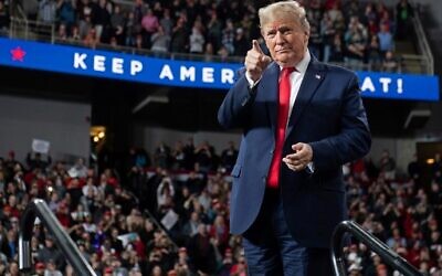 US President Donald Trump arrives for a "Keep America Great" campaign rally at Huntington Center in Toledo, Ohio, on January 9, 2020. (SAUL LOEB / AFP)