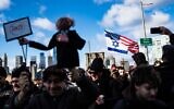 People participate in a Jewish solidarity march across the Brooklyn Bridge on January 5, 2020 in New York City.  (Jeenah Moon/Getty Images/AFP)