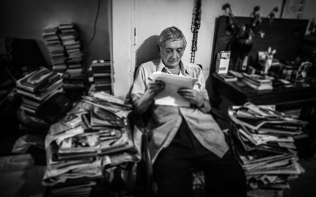 Gabriel Moked, August 20, 2019 in his Tel Aviv apartment (Courtesy Eyal Warshavsky/The Lonka Project)