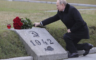 Russian President Vladimir Putin attends a wreath laying commemoration ceremony for the 77th anniversary since the Leningrad siege was lifted during the World War II at the Piskaryovskoye Memorial Cemetery, where hundreds of thousands of siege victims are buried, in St. Petersburg, Russia, January 18, 2020. (Alexei Danichev, Sputnik, Kremlin Pool Photo via AP) Russian President Vladimir Putin attends a wreath laying commemoration ceremony for the 77th anniversary since the Leningrad siege was lifted during the World War II at the Piskaryovskoye Memorial Cemetery, where hundreds of thousands of siege victims are buried, in St. Petersburg, Russia, January 18, 2020. (Alexei Danichev, Sputnik, Kremlin Pool Photo via AP)