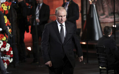 Russian President Vladimir Putin takes part in a wreath-laying ceremony at the World Holocaust Forum in Jerusalem, Thursday, Jan. 23, 2020, marking the 75th anniversary of the liberation of the Auschwitz death camp. (Abir Sultan/Pool Photo via AP)