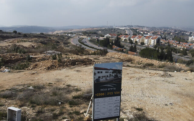 A new housing project sign stands in the Jewish West Bank settlement of Ariel, Tuesday, Jan. 28, 2020. (AP/Ariel Schalit) A new housing project sign stands in the Jewish West Bank settlement of Ariel, Tuesday, Jan. 28, 2020. (AP/Ariel Schalit)