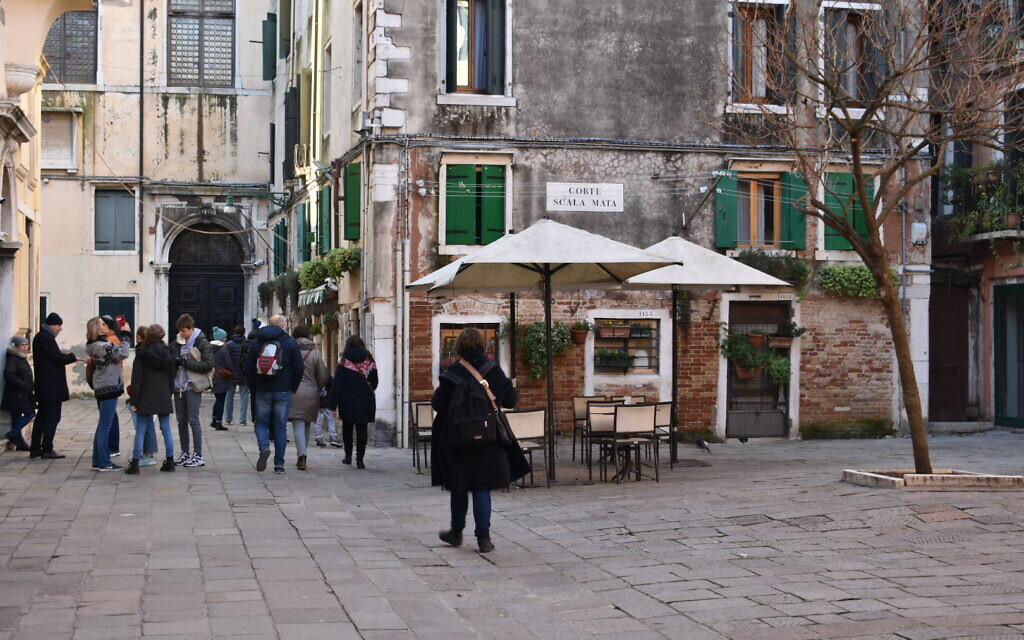 The Campo del Ghetto Nuovo, the Venice Jewish ghetto's religious and commercial hub, December 28, 2019. (Giovanni Vigna/ Times of Israel)