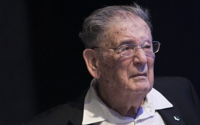 Professor Yehuda Bauer at an award ceremony in Jerusalem, December 4, 2016. (Yonatan Sindel/Flash90)