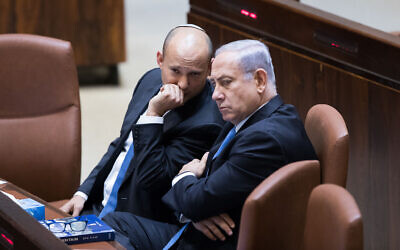 Prime Minister Benjamin Netanyahu (R) speaks with then education minister Naftali Bennett during a Knesset plenum session on November 13, 2017. (Yonatan Sindel/Flash90)