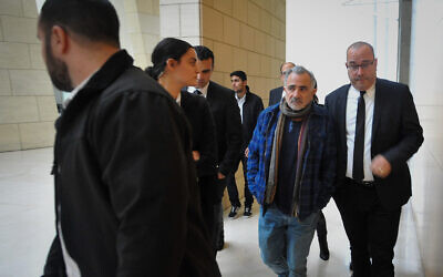 Israeli actor Moshe Ivgy arrives to the Haifa Magistrate's Court for the verdict in his trial on suspicion of four counts of indecent assault and three offenses of sexual harassment, January 9, 2020 (Meir Vaknin/Flash90)