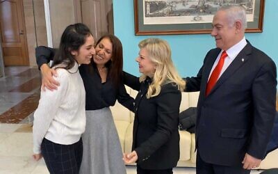 Naama Isaachar (left) is greeted by Sara Netanyahu while her mother Yaffa (second left) and Prime Minister Benjamin Netanayhu look on at the Moscow airport, January 30, 2020 (GPO)
